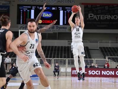  Partizan glatko izgubio, ugrozio plasman u četvrtfinale! Crno-beli igrali samo četvrtinu i po, poklonili utakmicu Trentu 