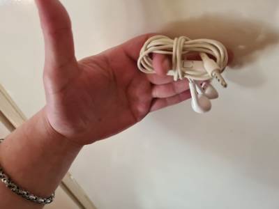  Kako da vam se slušalice nikad ne zamrse: 3 provjerena načina spasiće vas zapetljanih kablova! (FOTO) 