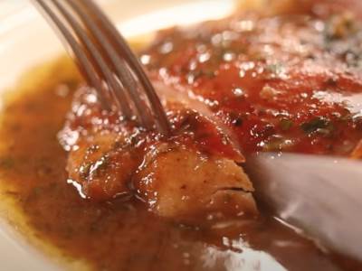  Piletina koja sama "uskače" u usta! Sočno meso i pikantan sos, evo kako se sprema recept koji je hit širom svijeta! 