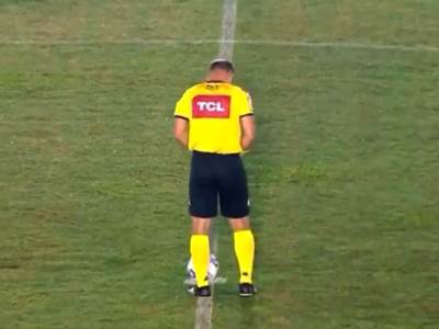  fudbalski-sudija-urinira-mokri-teren-utakmica-brazil-boavista-gojas-skandal-nevidjeno-video 