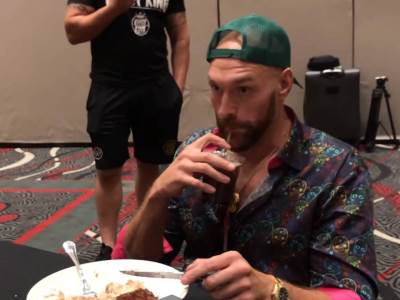  tajson-fjuri-pijem-12-piva-dnevno-entoni-dzosua-boks-sampion-sveta-teskasi. 