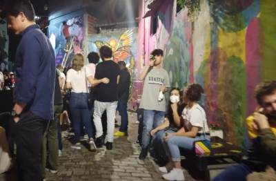  Ogromna korona žurka od 600 ljudi, policija razvaljivala vrata sjekirama! 