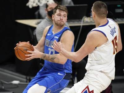  Luka Dončić koš iz svlačionice 