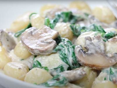  Niko neće vjerovati da je ovo posno jelo! Domaće njoke sa spanaćem i pečurkama, odmah napravite duplu količinu! 