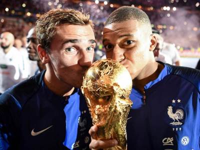  Sezona od marta do novembra, Mundijal na dvije godine: Šokantna revolucija u fudbalu 