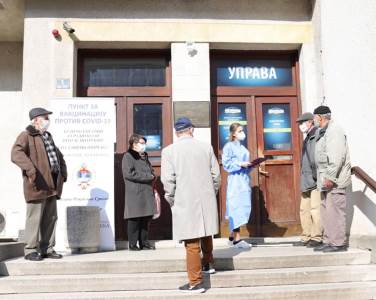  U Srpskoj počela vakcinacija starijih od 65 godina (FOTO) 