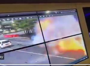  Užas ispred katoličke crkve u Indoneziji: Bombaši samoubice se razneli - delovi tela leteli svuda! 
