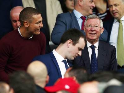  ser-aleks-ferguson-omiljeni-trofej-mancester-junajted-titula-1993 