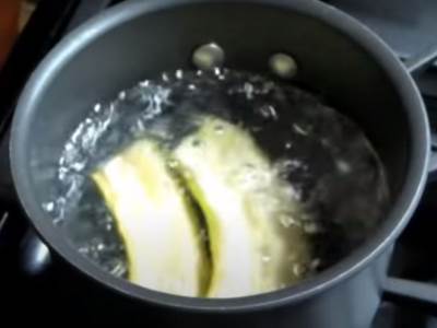  Skuvajte bananu i tečnost popijte prije spavanja: Dodajte samo 1 začin – dejstvo je nevjerovatno! 