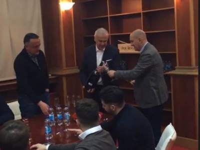  crvena zvezda partizan slavlje šampanjac zdravko čolić 