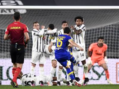  cr7 se sklonio štitio glavu kod slobodnog udarca stara dama primila gol 