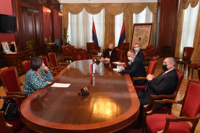  Povećanje plata u RS u obrazovanju zdravstvu i policiji 