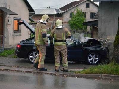  Prijedor: Mladić teško povrijeđen, probio ogradu, pa automobilom udario u kuću 