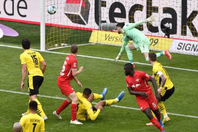  bundesliga borusija lajpcig 3 2 deveta titula za bajern 