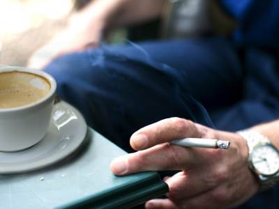  kofein i cigara kasno uveče 