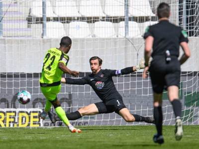  nestvarna utakmica aue paderborn vodili 2:0 pa izgubili 3:8 