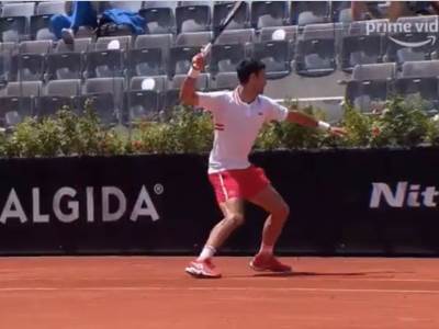  novak đoković bjesnio protiv stefanosa cicipasa i slomio reket 