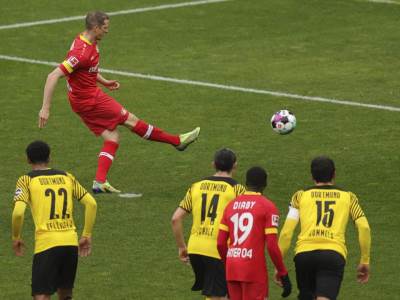  lars-bender-sven-oprostaj-penal-bajer-leverkuzen-borusija-dortmund-video 