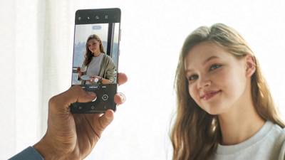  DRUŠTVENA MREŽA KOJA ZABRANJUJE SELFI FOTOGRAFIJE: Nova aplikacija preti da zavlada svetom, a fokus je na prijateljima! 