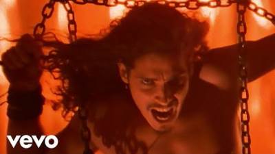  Hit dana: Soundgarden - Outshined 