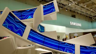  Pogledajte savitljvi TV od dva i po metra! 