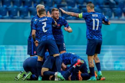  Imamo najveće razočarenje EURO2020! Ne pomaže ni Levandovski: Autogol golmana i muke za Poljsku! 