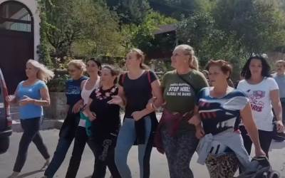  Žene "otjerale" bagere, policajci pisali kazne 