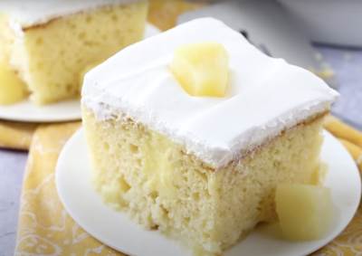  Sočni kolač sa ananasom i šlagom, brz i ukusan kao iz poslastičarnice! 