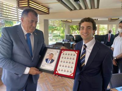  Dodiku u Antaliji uručena promotivna poštanska marka s njegovim likom 