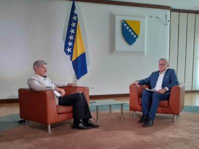  Šemsudin Mehmedović: Srbija vakcinacijom vara građane BiH 