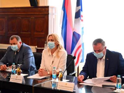  Dodik Cvijanović i Višković u Bijeljini na sastanku sa Ljubišom Petrovićem 