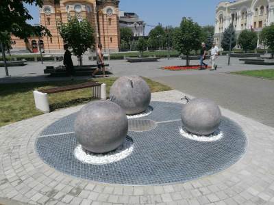  "Humana česma"  "Male intervencije" autorke 