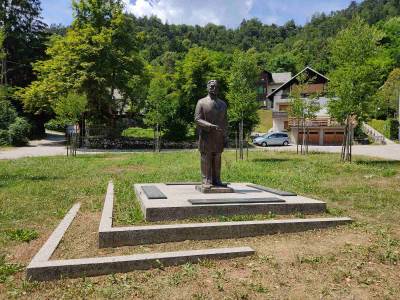  mihajlo pupin spomenik bled 