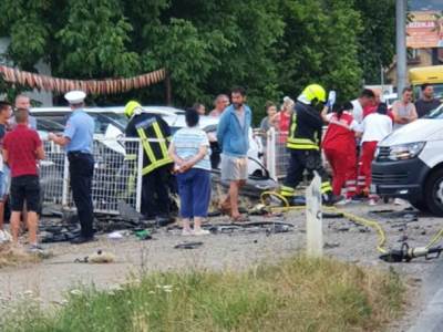  Teška saobraćajna nesreća kod hotela "Banjaluka", povrijeđeno više osoba (FOTO, VIDEO) 