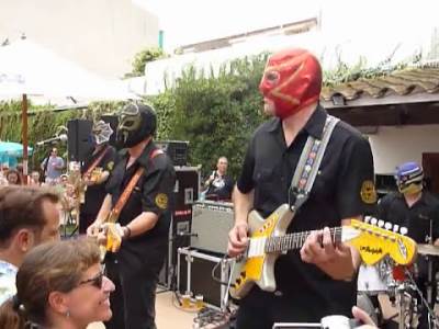  Hit dana: Los Straitjackets - Batman 