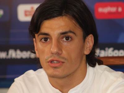  Almedin Ziljkić poklonio dres sakupljaču lopti 