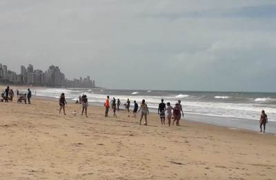  Pijan ušao u plićak da urinira, pa završio rastrgnut na plaži! (VIDEO) 