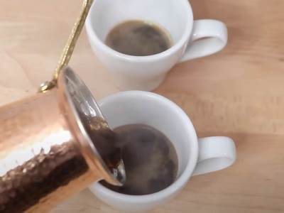  Dosipanje vode kada ispari tokom kuvanja kafe 