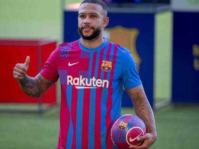  memfis depaj potpisao za barselonu, predstavljeni novi dresovi 