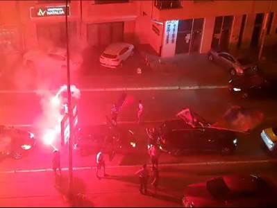  navijači fk borac pred linfild - kolone automobila, baklje i pjesma video 