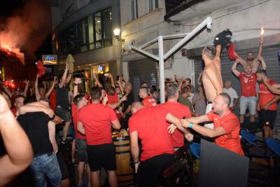  navijači fk velež napali mladića i slupali mu auto 