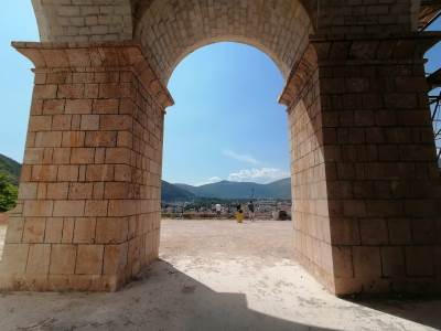  Devastirana Saborna crkva Svete Trojice u Mostaru 