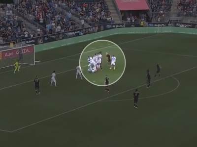  gol iz slobodnog udarca ispod živog zida filadelfija čikago 