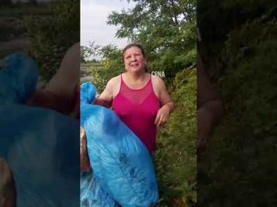  "Bacaš li tako smeće u Njemačkoj?": Natjerao gastarbajtere da pokupe smeće koje su bacili u rijeku (VIDEO) 