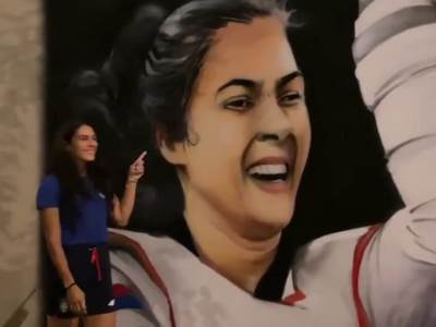  Milica-Mandic-kod-murala-u-Stepe-Stepanovic 