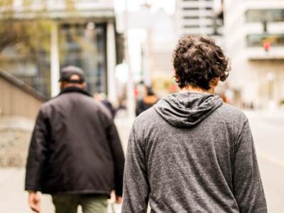  Sarajlija pretučen u Mostaru: Grupa mladića ga napala, pa pobjegli automobilom 