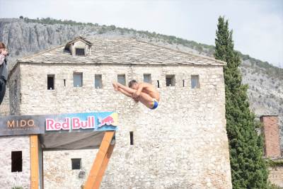  Rianan Ifland iz Australije i Englez Geri Hant pobjednici ovogodišnjih skokova sa Starog mosta 