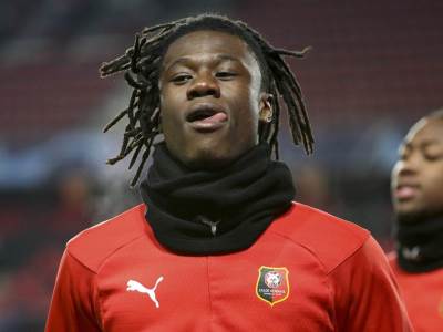  eduardo kamavinga zaposlenima u renu podijelio 166 dresova reala 