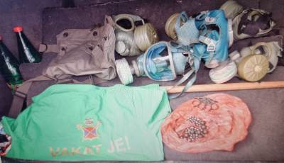  Krenuli u Cetinje na protest, policija ih zaustavila i pronašla oružje i drogu 