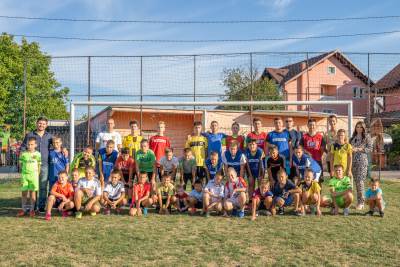  Kompanija Grand Trade pomogla omladinski FK Lauš 
